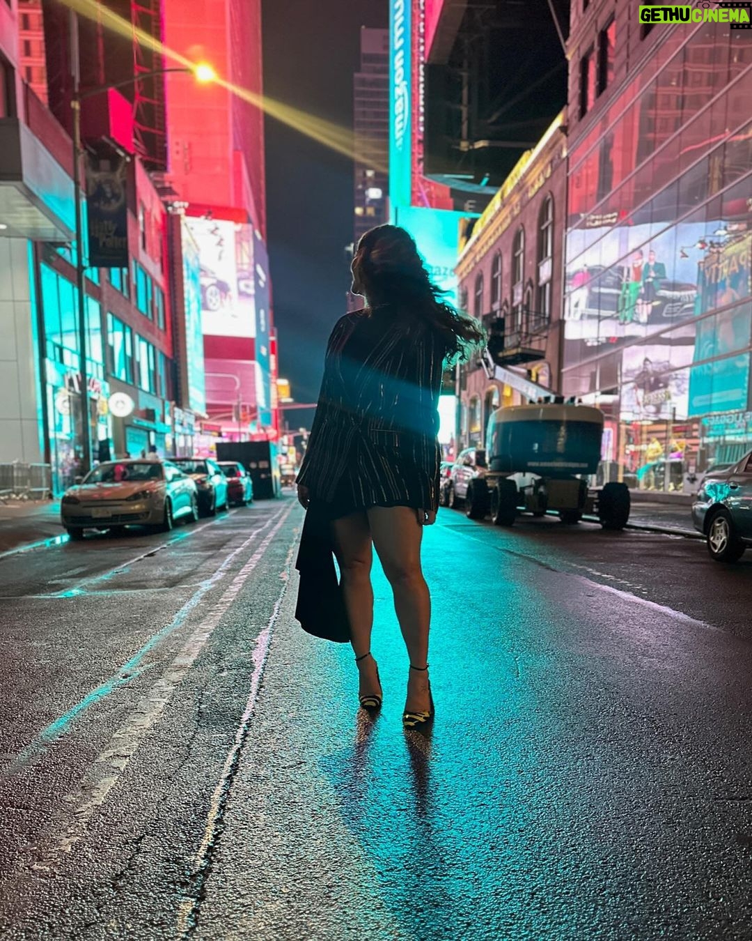Paolla Oliveira Instagram - Confesso que andei vivendo e esquecendo de fazer registros incríveis 😂 e mesmo assim tanta coisa que aconteceu essa semana. Cada uma delas deixou uma marca, um gosto, um sorriso… Lembrar é bom, mas a vida é agora. Bora em frente que tem mais. #photodump
