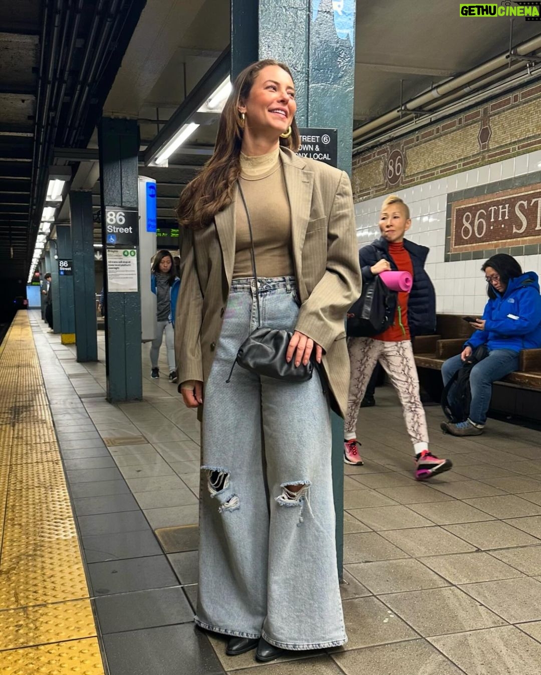 Paolla Oliveira Instagram - Fechando a semana, um pouco do rolê por NY. Foram dias de risadas, trocas, passeios, companhias, comilança e muito aprendizado. New York