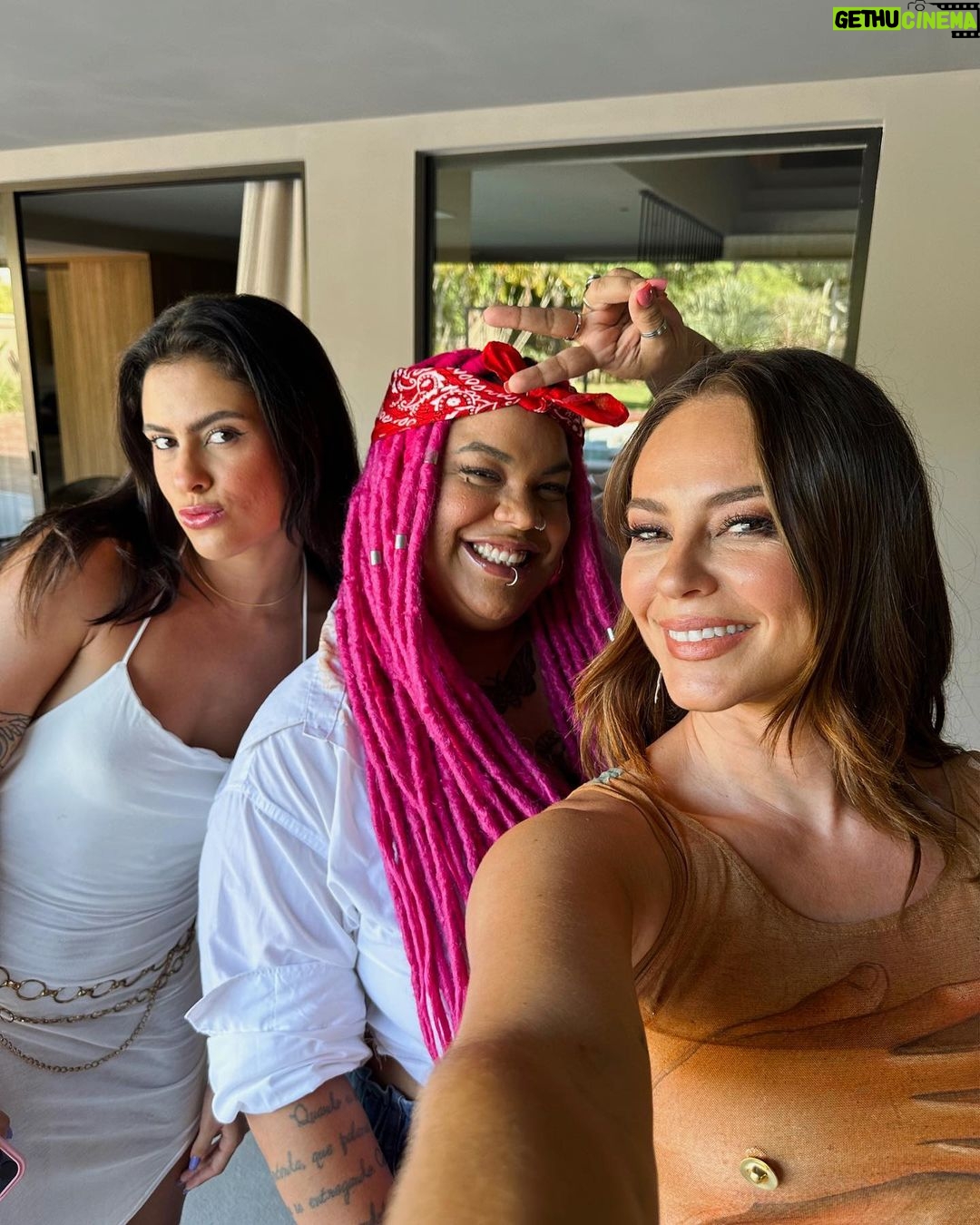 Paolla Oliveira Instagram - Isso tudo foi hoje. Agora há pouco, na verdade. Gravando uma coisinha muito legal pra vocês. 😌🫢 Rio de Janeiro, Rio de Janeiro