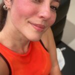 Paolla Oliveira Instagram - Olhei minhas fotos aqui e achei esse monte de selfie, nem sabia que fazia tanta foto de mim mesma hahahah Autorretratos que olhei, alguns gostei, em outros achei defeitos, em outros memórias, uns me amei… Mas em todos busquei um olhar gentil sobre mim e mais consciente sobre esse mundo doido que nos compara o tempo todo. Mesmo quando gente não se dá conta, já estamos fazendo parte do todo. Então bom domingo pra gente, especialmente pra nós, mulheres únicas, maravilhosas e despertas 🤍😏