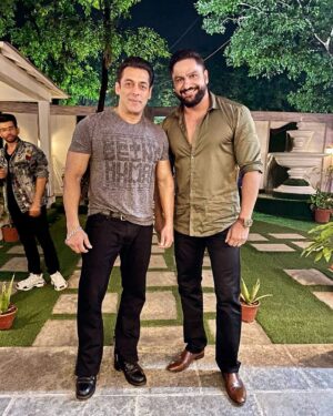 Parag Tyagi Instagram - Love you Sir ❤️❤️🤗🤗 
@beingsalmankhan 

 #happybirthday #salmankhan #beinghuman #respect #love