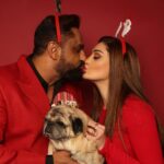 Parag Tyagi Instagram - Posted @withregram • @shefalijariwala Love from our merry little home to yours… Merry Christmas 🎅 🎄🌹🍷 @paragtyagi @simba_mommys_boy #christmas #xmas #instalike #festivevibes #goodvibes #mondaymood #love #light #christmastime #happiness #familygoals #familytime #alwaysandforever #together