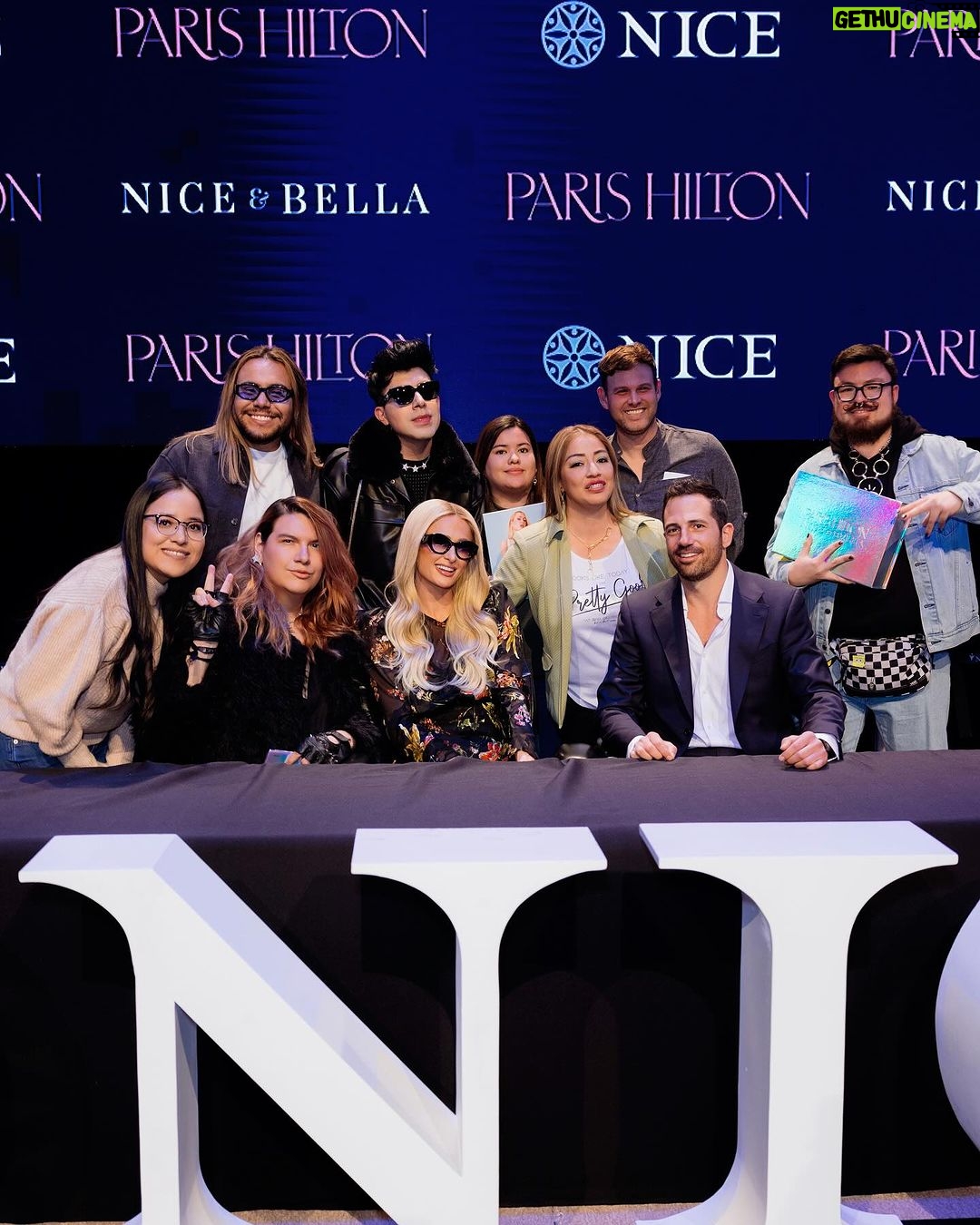 Paris Hilton Instagram - Celebrating my iconic jewelry line with my @NiceAndBella family! π My collection adds the perfect sparkle to any day β¨π Shop it now at the link in my bio! #Sliving Monterrey, Nuevo Leon, Mexico