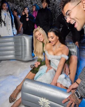 Paris Hilton Instagram - Sliving, Sledding & Serving Looks in Winter Wonderland.🛷👯‍♀️❄️✨🤍 Love you @KimKardashian, always so much fun with you🥰