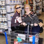 Paris Hilton Instagram - What is @Walmart? Oh right... that’s where they sell Paris Hilton Cookware! 💕🍳 What is your favorite piece in my new collection? ☺️ #ParisHiltonCookware #ThatsHot
