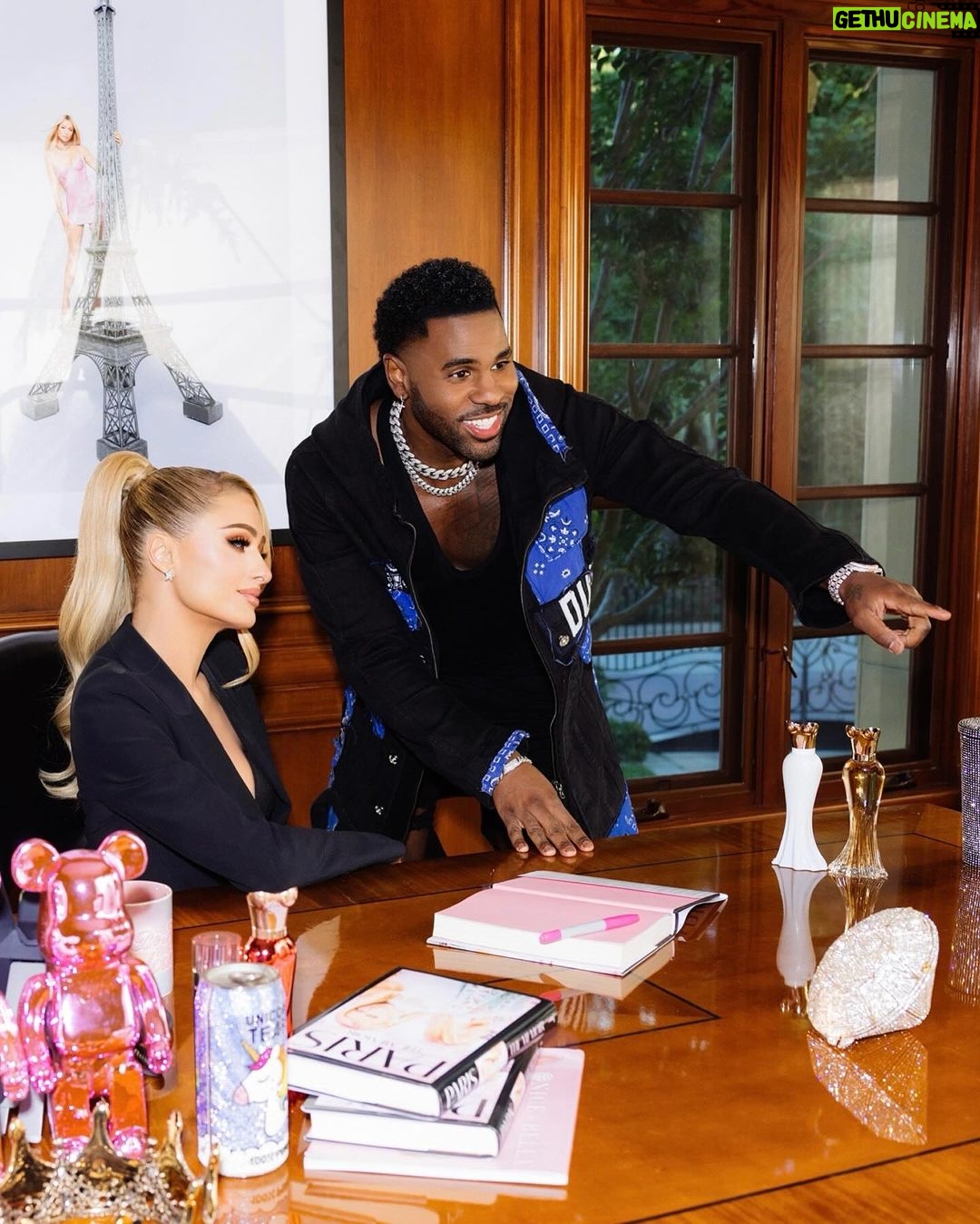 Paris Hilton Instagram - Had so much fun being a part of @JasonDerulo and @MeghanTrainor’s iconic new music video for their song “Hands On Me” 💖 🎶Click the link in my bio to watch it now! ✨