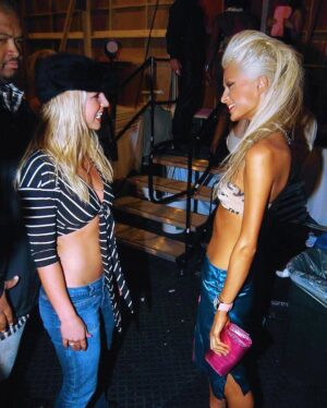Paris Hilton Instagram - Happy Birthday @BritneySpears 👑 So many fun memories together👯‍♀️ Love you so much🥰 Sending you lots of love on your special day!🩷 Keep shining sis💫