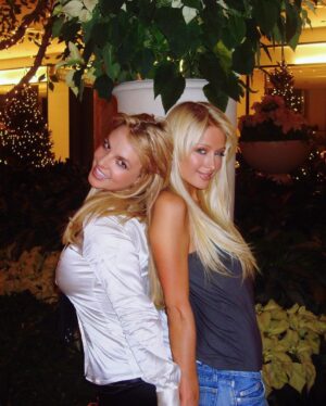 Paris Hilton Instagram - Happy Birthday @BritneySpears 👑 So many fun memories together👯‍♀️ Love you so much🥰 Sending you lots of love on your special day!🩷 Keep shining sis💫
