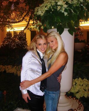 Paris Hilton Instagram - Happy Birthday @BritneySpears 👑 So many fun memories together👯‍♀️ Love you so much🥰 Sending you lots of love on your special day!🩷 Keep shining sis💫