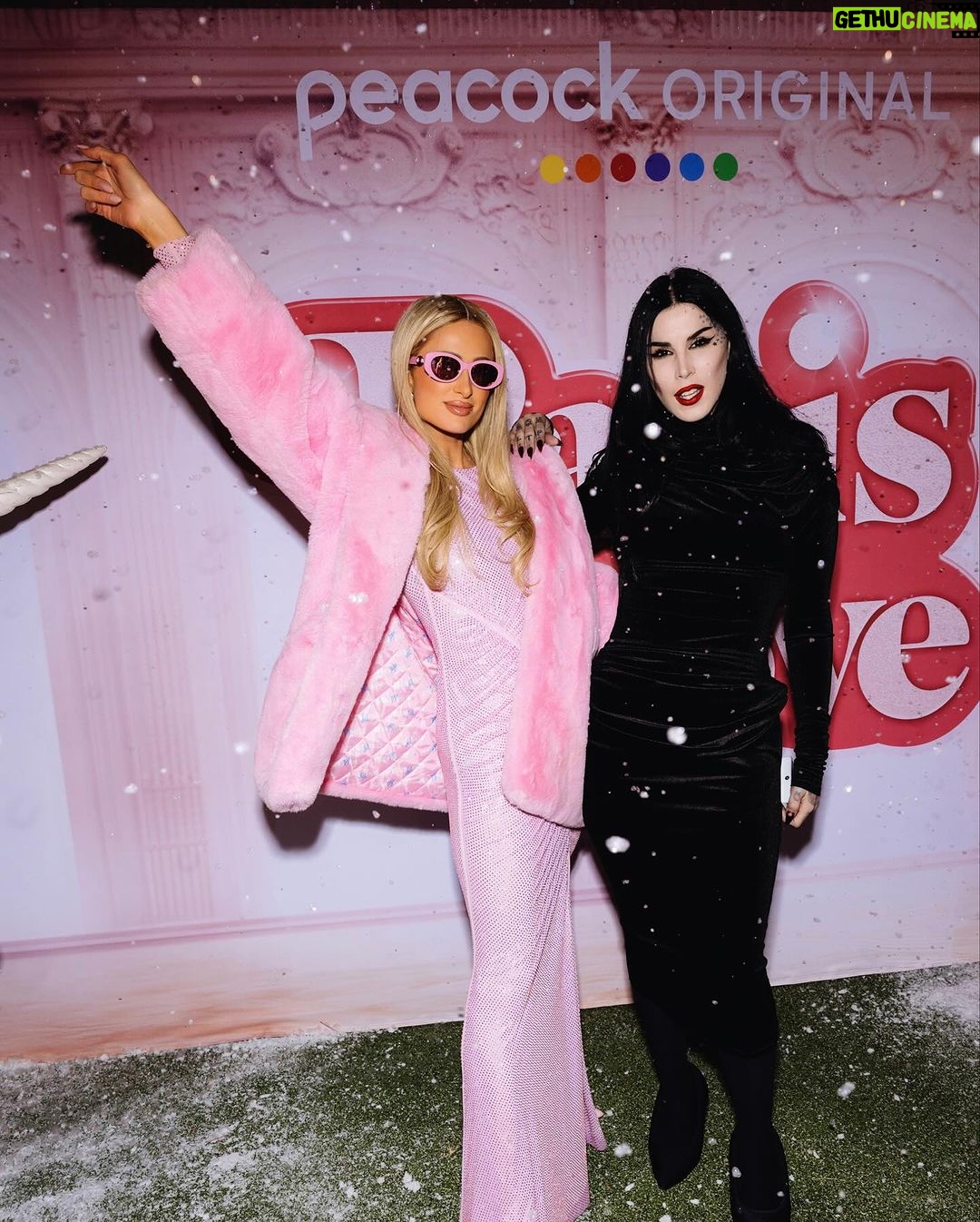 Paris Hilton Instagram - Had the most epic night celebrating the release of Paris in Love with the best of friends 💘 Stream now on @Peacock!!💗 #Slivmas 🔥 Beverly Hills, California