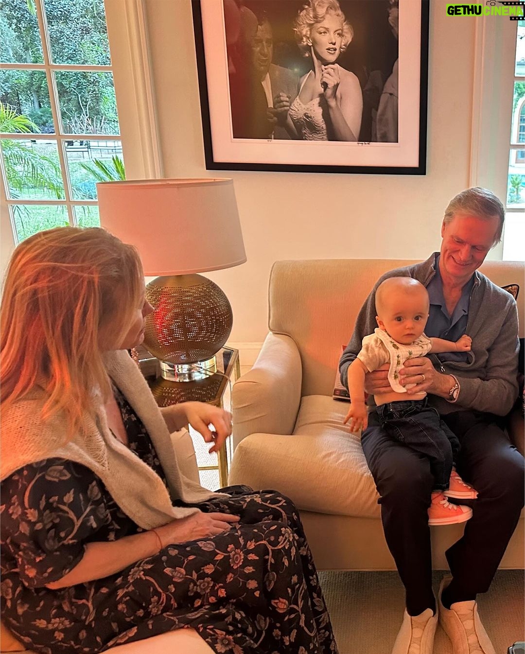 Paris Hilton Instagram - #HappyThanksgiving! 🦃 I am so grateful for this beautiful life🥹 This year has brought so many amazing blessings, the most incredible being becoming a mom.🥰 I am truly so thankful to be surrounded by such an incredible family, supportive friends and a loving husband.😍 To many more years of love and thanks! 🍁Tag someone you're thankful for in the comments #SlivingMom