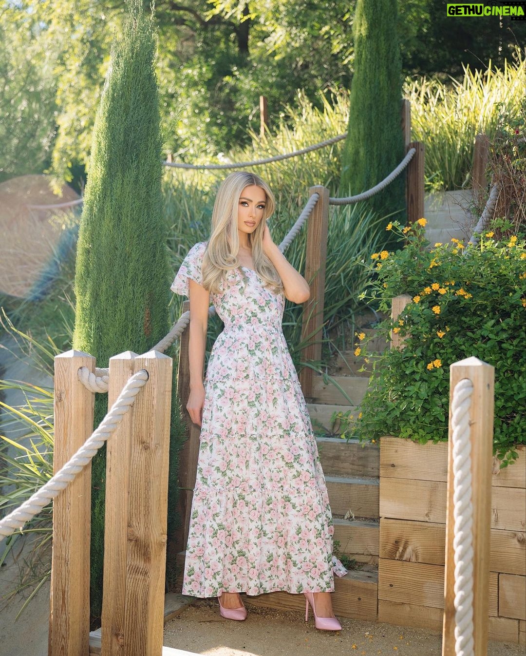 Paris Hilton Instagram - #HomeSweetHome π My own personal paradise β¨π΄πΈπΌπ΄β¨ #Sliving