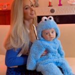 Paris Hilton Instagram - I think I might have an addiction to baby costumes 😂 I can’t help it!! 🥹💙👶🏼 #CookieMonster #SlivingMom ✨ Beverly Hills, California