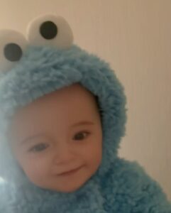 Paris Hilton Instagram - I think I might have an addiction to baby costumes 😂 I can’t help it!! 🥹💙👶🏼 #CookieMonster #SlivingMom ✨ Beverly Hills, California