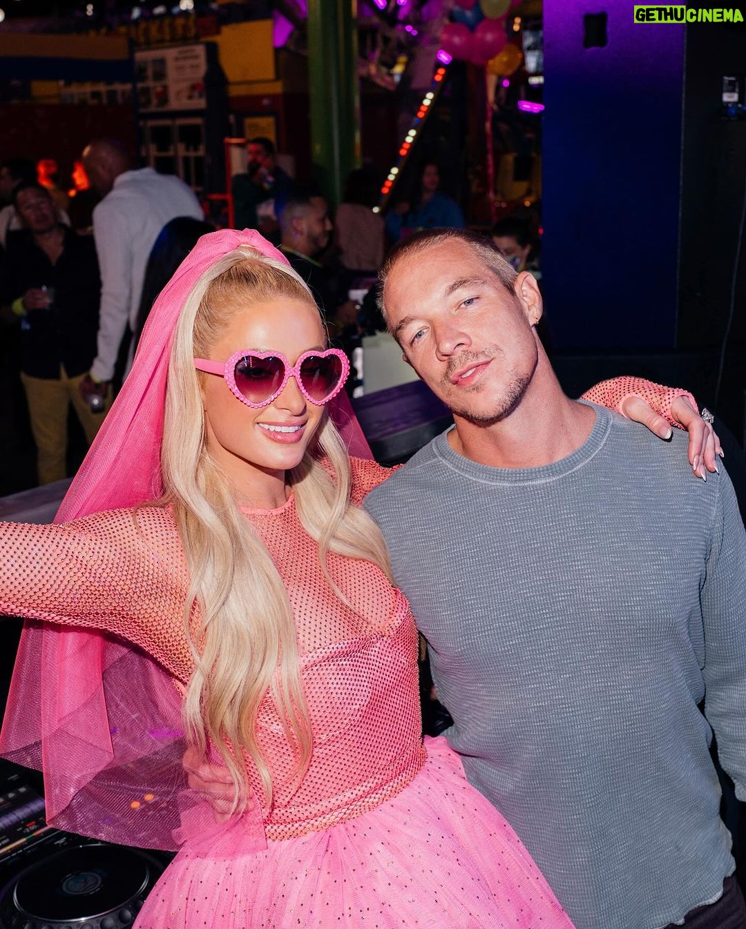 Paris Hilton Instagram - #TB to last year’s epic anniversary celebration! Getting to share our love with all of our close friends and family was one of the most memorable moments ever 💕🥹 #Sliving 🥳 Santa Monica Pier