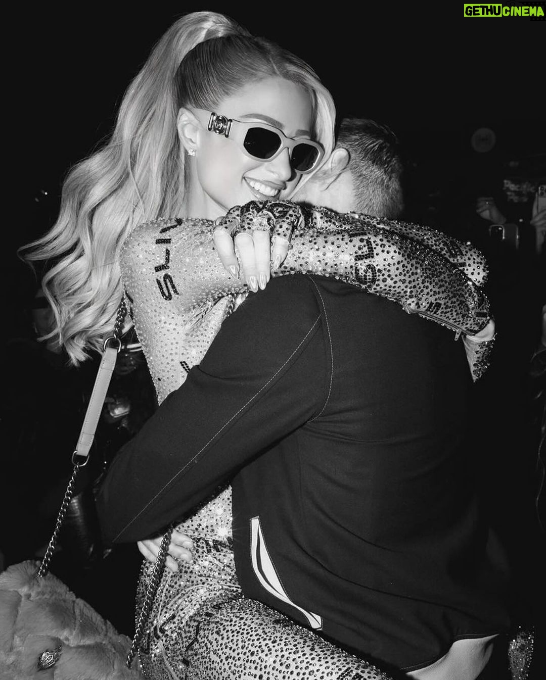 Paris Hilton Instagram - #TB to last year’s epic anniversary celebration! Getting to share our love with all of our close friends and family was one of the most memorable moments ever 💕🥹 #Sliving 🥳 Santa Monica Pier