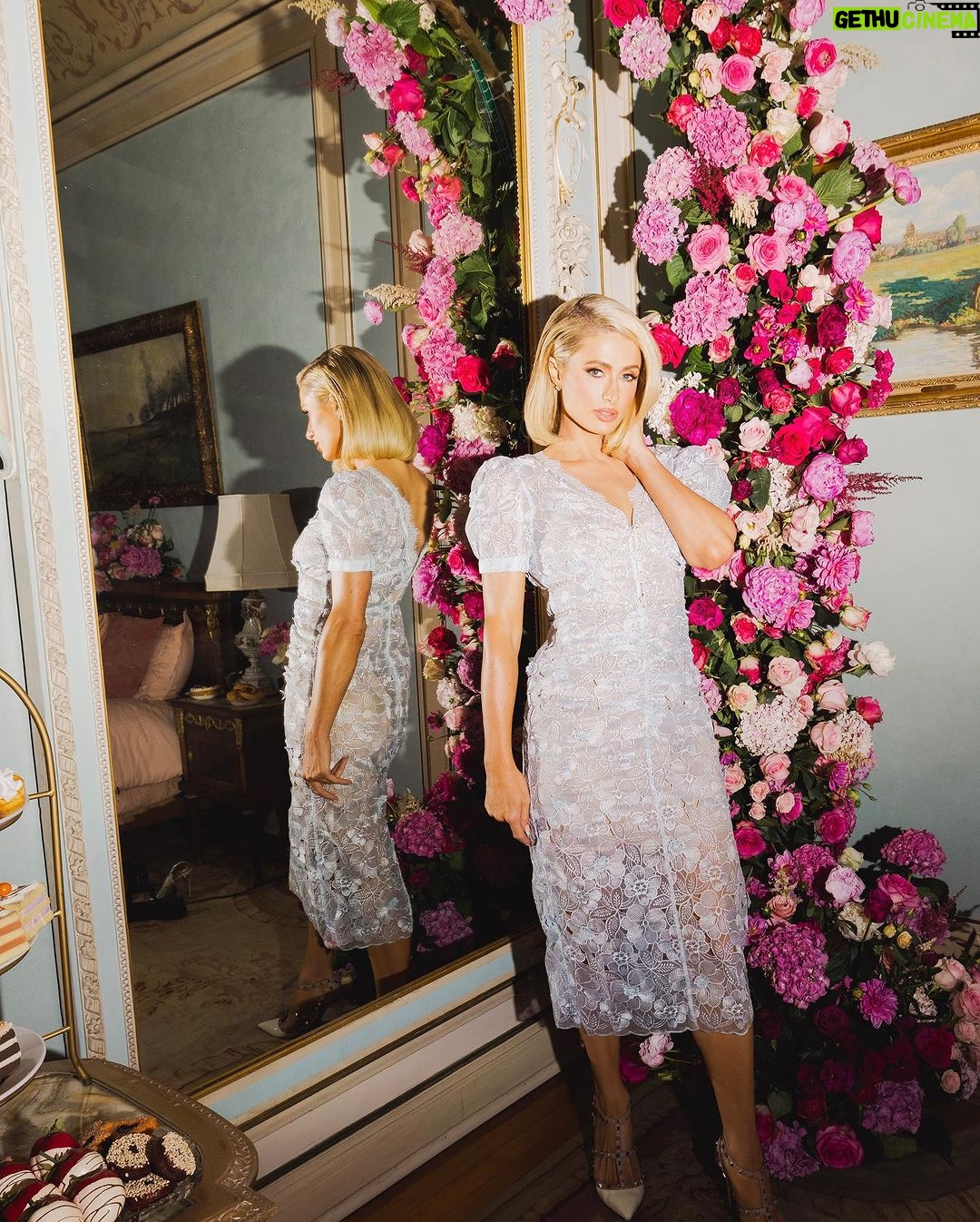 Paris Hilton Instagram - I can't wait for you all to watch the new season of Paris in Love!💕 #ParisinLove #LovesIt @Peacock 📺