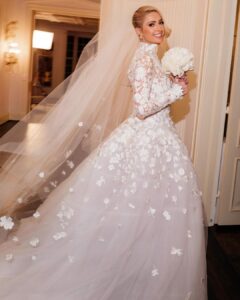 Paris Hilton Instagram - Before 2021, 11:11 was just my favorite time of day✨Now it's the anniversary of one of the best days of my life🥰👰🏼‍♀️ Happy 2 year anniversary my love!😍Thank you for making me feel like the luckiest girl in the world every single day.👸🏼 So happy and grateful for this beautiful life we are building together🥹🥲😍 Love you so much Dada☺️
