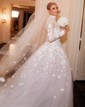 Paris Hilton Instagram - Before 2021, 11:11 was just my favorite time of day✨Now it's the anniversary of one of the best days of my life🥰👰🏼‍♀️ Happy 2 year anniversary my love!😍Thank you for making me feel like the luckiest girl in the world every single day.👸🏼 So happy and grateful for this beautiful life we are building together🥹🥲😍 Love you so much Dada☺️