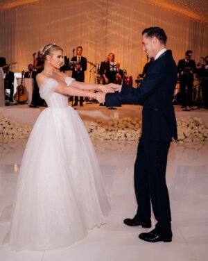 Paris Hilton Instagram - Before 2021, 11:11 was just my favorite time of day✨Now it's the anniversary of one of the best days of my life🥰👰🏼‍♀️ Happy 2 year anniversary my love!😍Thank you for making me feel like the luckiest girl in the world every single day.👸🏼 So happy and grateful for this beautiful life we are building together🥹🥲😍 Love you so much Dada☺️