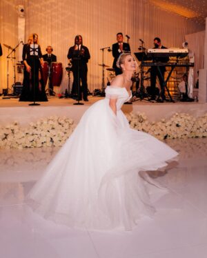 Paris Hilton Instagram - Before 2021, 11:11 was just my favorite time of day✨Now it's the anniversary of one of the best days of my life🥰👰🏼‍♀️ Happy 2 year anniversary my love!😍Thank you for making me feel like the luckiest girl in the world every single day.👸🏼 So happy and grateful for this beautiful life we are building together🥹🥲😍 Love you so much Dada☺️