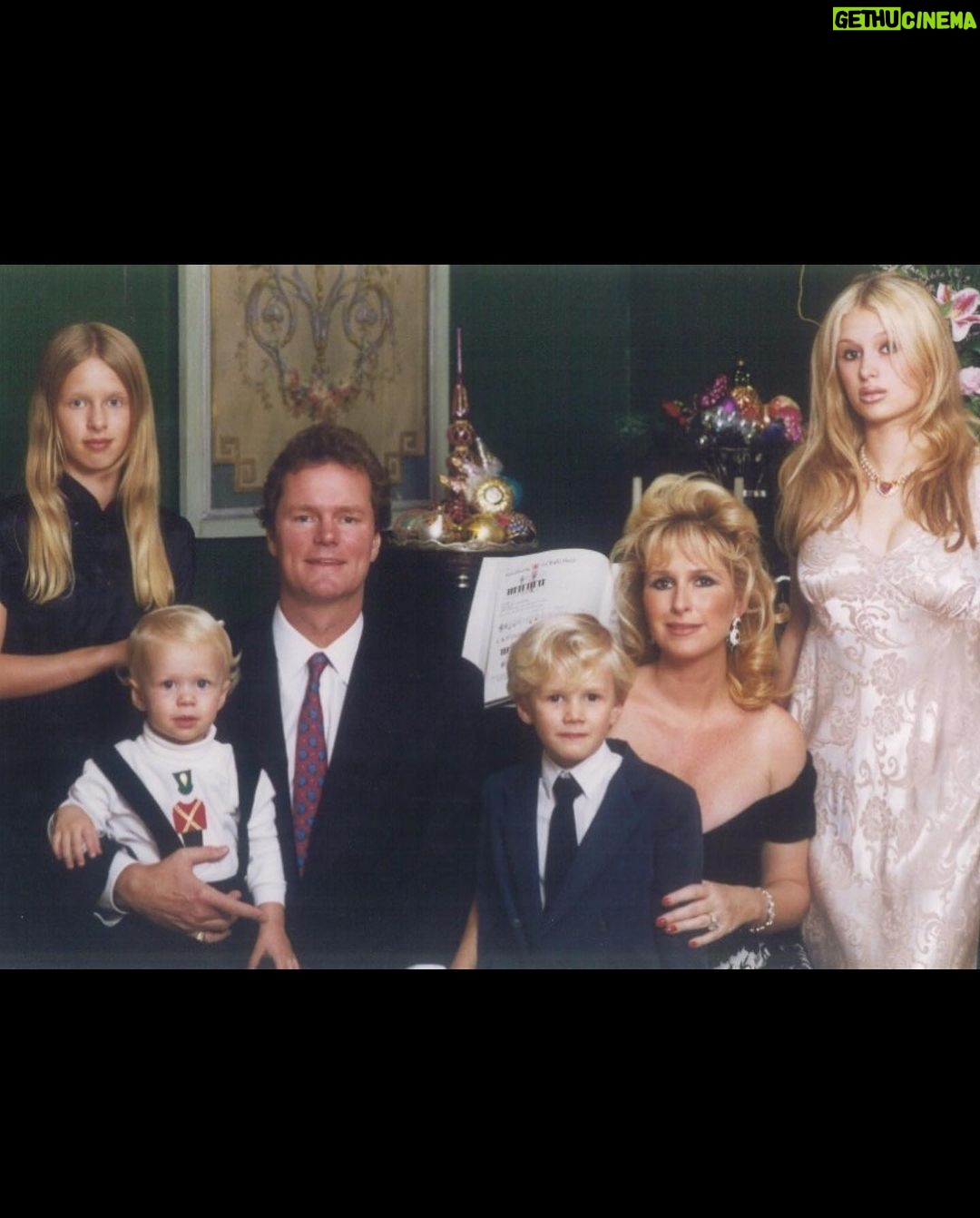 Paris Hilton Instagram - Happy Birthday to my amazing brother @BarronHilton! 🎈🎂🎈 It’s so special watching you become the incredible father you are and to be your big sis🥹 Love you so much🥰