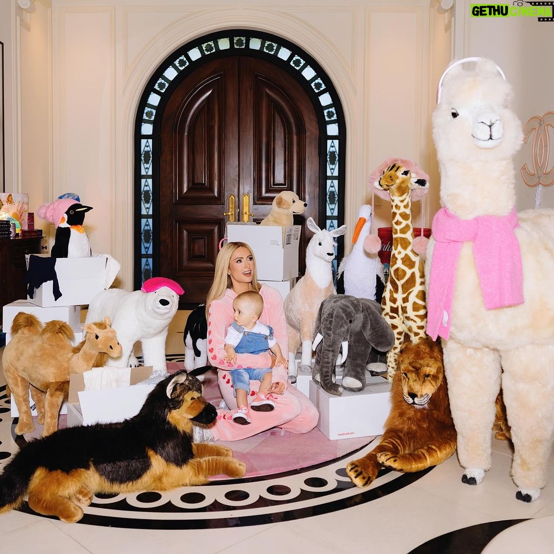 Paris Hilton Instagram - Celebrating with my Birthday Boy β¨π¦π¦π±πΌββοΈπΆπΌππ§π©΅β¨ Beverly Hills, California