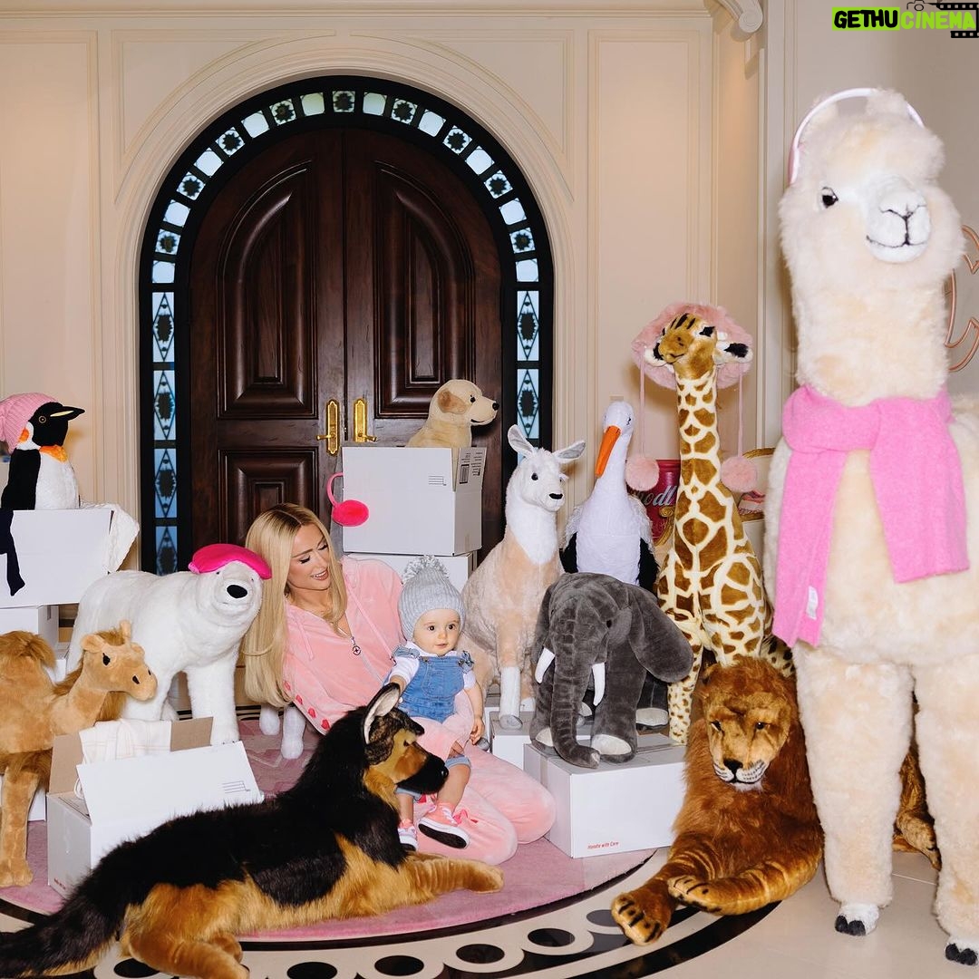 Paris Hilton Instagram - Celebrating with my Birthday Boy β¨π¦π¦π±πΌββοΈπΆπΌππ§π©΅β¨ Beverly Hills, California