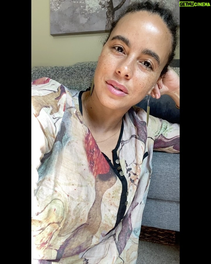 Parisa Fitz-Henley - 541 Likes - Feeling SO grateful in the midst of challenges in my industry to have the bright light of @themonafoundation 📚✨ shining in my life. To be able to work with folks supporting the education of over a million young people worldwide while ALSO conversing with respect, humility and candor…. To see up close examples of financial transparency, efficiency and generosity… To see the responsible distribution of wealth and the aim of helping all others build it… 😮💨🙏🥹 I hope the example of the way The Mona Foundation works spreads far and wide. Please have a look at their wonderful projects via the link in my bio. Not just to donate (tho that’s always welcome) but to lift your spirits and/or give you ideas of what can be. Lots of videos on their site show the various schools all over the world. I hope this is just one of the reminders for you of what’s possible, what’s good and growing in the world. Wishing you a beautiful rest of your day. 🤍
#TheMonaFoundation #Education #GirlsEducation #EducationForAll
Video description: Me, leaning against a couch. I have medium brown skin, dark brown hair and eyes. I’m wearing an earth-tone blouse and talking to camera.