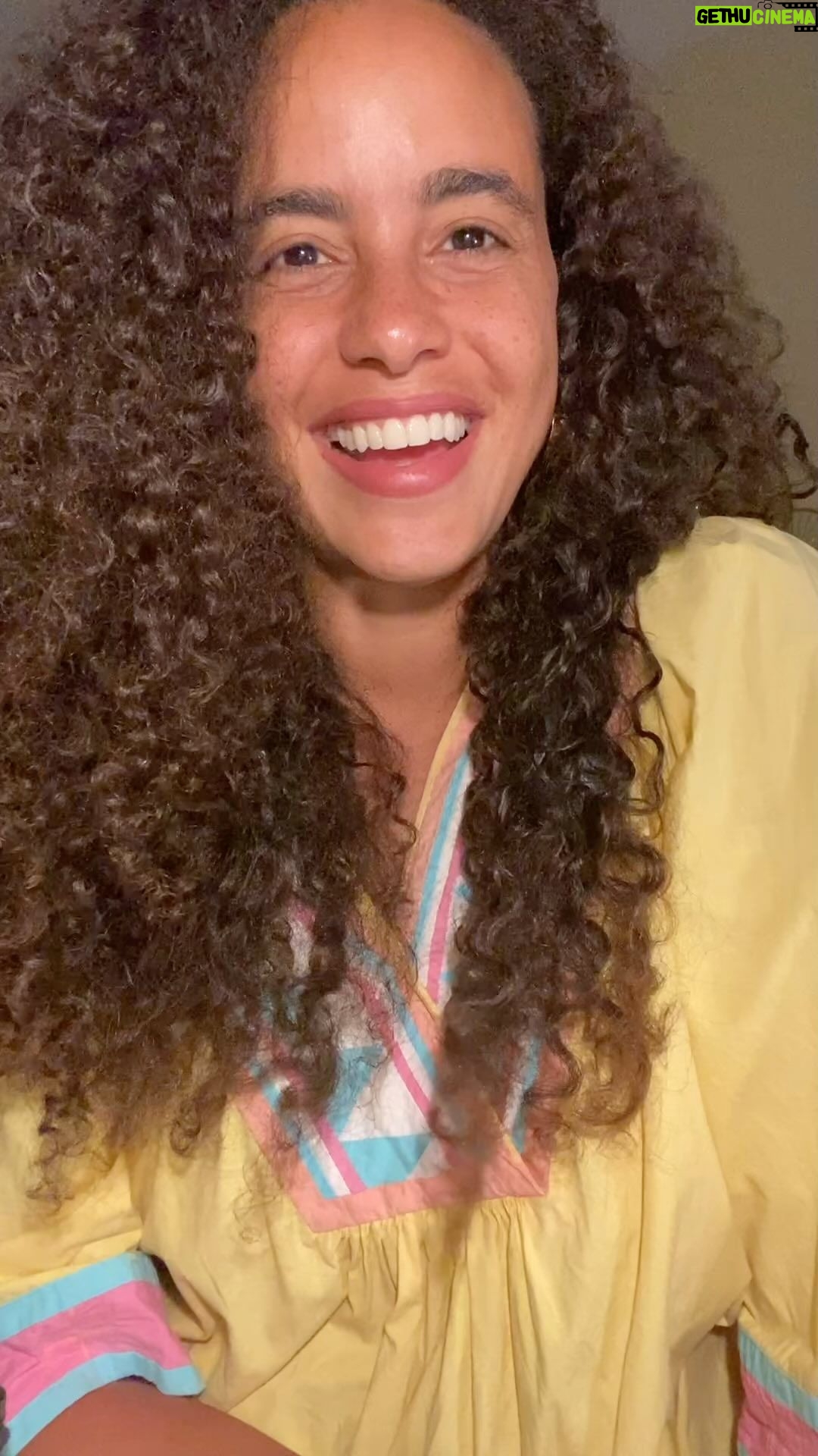 Parisa Fitz-Henley Instagram - BIG THANK YOU for all your generous support for #Move4Mona! Your good wishes, love and financial contributions were and are felt and so appreciated by me and @themonafoundation!! Education has shaped my life enormously — to know that together we are helping provide and/or enhance education for so many people means soooooo soooo much to me. If you’re hearing about Mona for the first time today or are still interested in making a financial contribution, the campaign is open for about another week. Use the link in my bio to contribute w/your name or anonymously. I mean it when I say even a dollar makes a difference. If you’d like to give to Mona’s worldwide projects (rather than through my page which will go to @parentuniversitysav through Mona) go to MonaFoundation.org and click Donate Now to give in any amount. Even $7 can send a girl to school for a month via some of Mona’s partners. Whatever you can give or do — THANK YOU!! 📚 💫 Video description: Me, looking into camera. I have brown skin and curly brown hair. I’m wearing a yellow dress with pink, white and blue trim.
