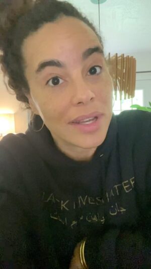 Parisa Fitz-Henley Instagram - Waking up happy and excited to #Move4Mona today!! Check the link in my bio to help me reach my $1000 goal today to support @parentuniversitysav through @themonafoundation! 🥳🎉 I so appreciate all the encouragement so far! Btw prayer and good wishes are sooo valuable to us! Funds are great but they are by no means all we need or appreciate. Thank you so much for all your contributions! 🙏🥰💕

Video description: Me to camera, wearing a black hoodie. My hair is pulled up into a bun.