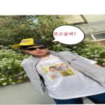 Park Moon-chi Instagram - 10월 13일 금요일, 바로 내일! 갑자기? 박문치와 김씨네과일(@kimsfruits)이 함께하는 다마스 게릴라 방문판매가 열립니다. ‘이봐친구 티셔츠’와 ‘저스트펀 미러볼 티셔츠’를 구매하고 싶으시다면, 지금 바로 박문치(@moongch) 인스타그램 스토리 무물창에 주소와 연락처를 남겨주세요! 내일 오후 2시~5시에 해당 장소에 방문하여 티셔츠를 전달 드릴 예정입니다. (서울 부근만 가능) 오후 6시부터 7시까지 홍대 매직스트로베리사운드 앞에서도 구매가 가능하니 박문판매에 선정되지 않은 분들도 아쉬워 마세요. ‘이봐친구 티셔츠’와 ‘저스트펀 미러볼 티셔츠’를 구매하고 싶으시다면? 박문치와 저스트펀 챌린지에 참여하고 싶으시다면? 내일 저녁 6시 매직스트로베리사운드 앞에서 만나요! 🍋 이봐친구 티셔츠 : 30,000원 🪩 저스트펀 미러볼 티셔츠 : 50,000원 🍋 오후 2시~5시 : 직접 찾아가는 박문판매 🪩 오후 6시~7시 : 매직스트로베리사운드 앞 (서울특별시 마포구 와우산로29길 13 1층) 박문판매 🍋 티셔츠는 카드 결제만 가능합니다. 🪩 ‘방문치의 박문판매’는 촬영이 진행되며, 추후 콘텐츠로 활용될 수 있습니다. @moongch @kimsfruits #박문치 #PARKMOONCHI #김씨네과일 #kimsfuits #방문치의박문판매