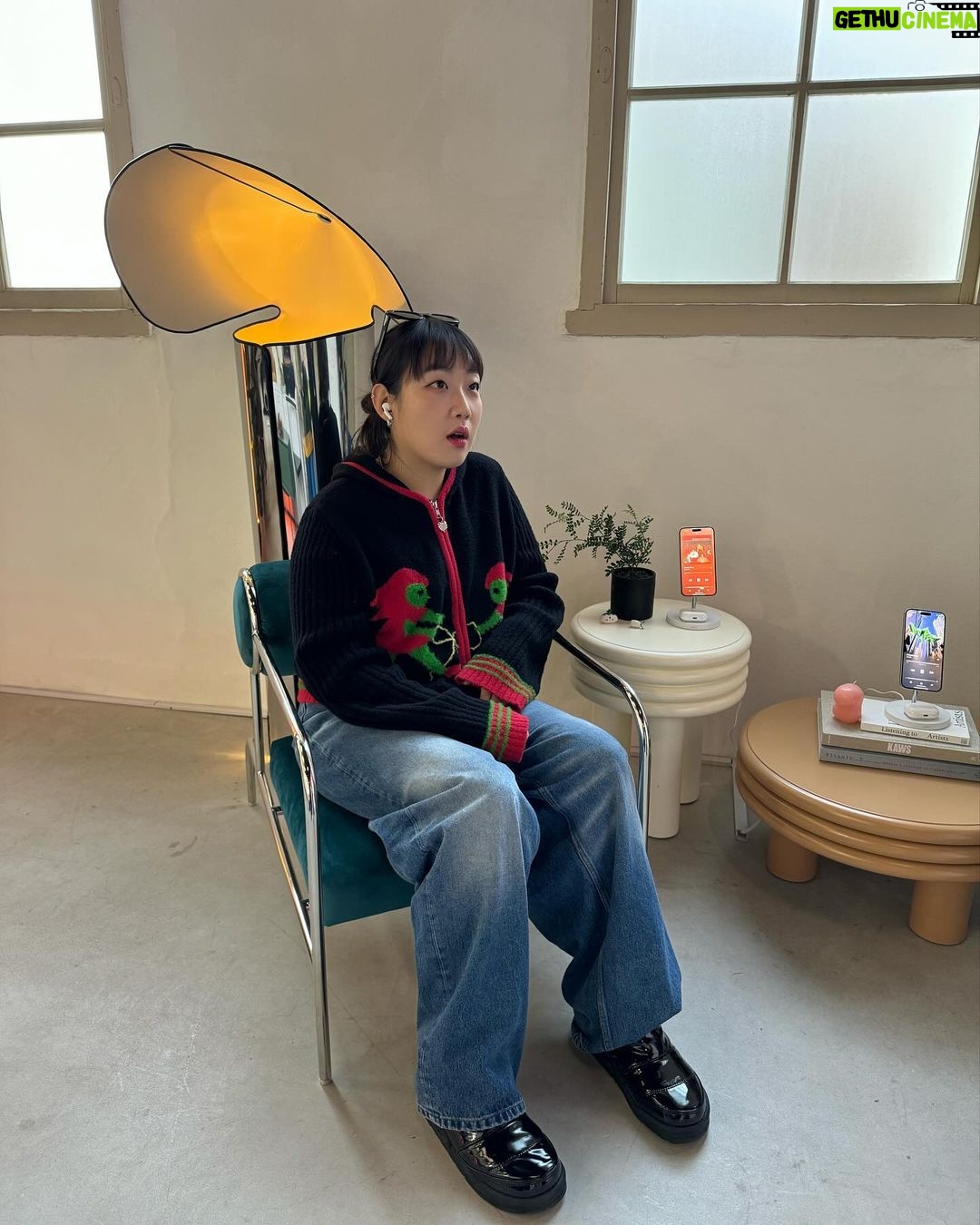 Park Moon-chi Instagram - 박뭄치 iPhone으로 찍다.(워크샵에서 만들어옴) @apple 그리고, 오늘 처음 봰 세럽분들과 데뷔하다,,.. (Sero ver.)