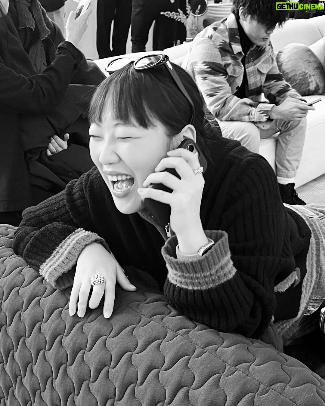 Park Moon-chi Instagram - 박뭄치 iPhone으로 찍다.(워크샵에서 만들어옴) @apple 그리고, 오늘 처음 봰 세럽분들과 데뷔하다,,.. (Sero ver.)