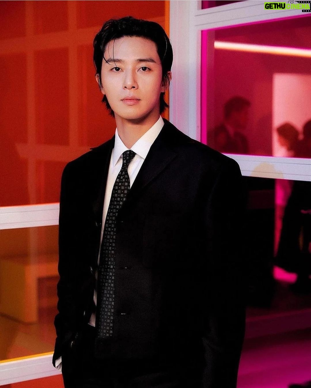 Park Seo-jun Instagram - #TweedDeCHANEL #트위드드샤넬 #CHANEL