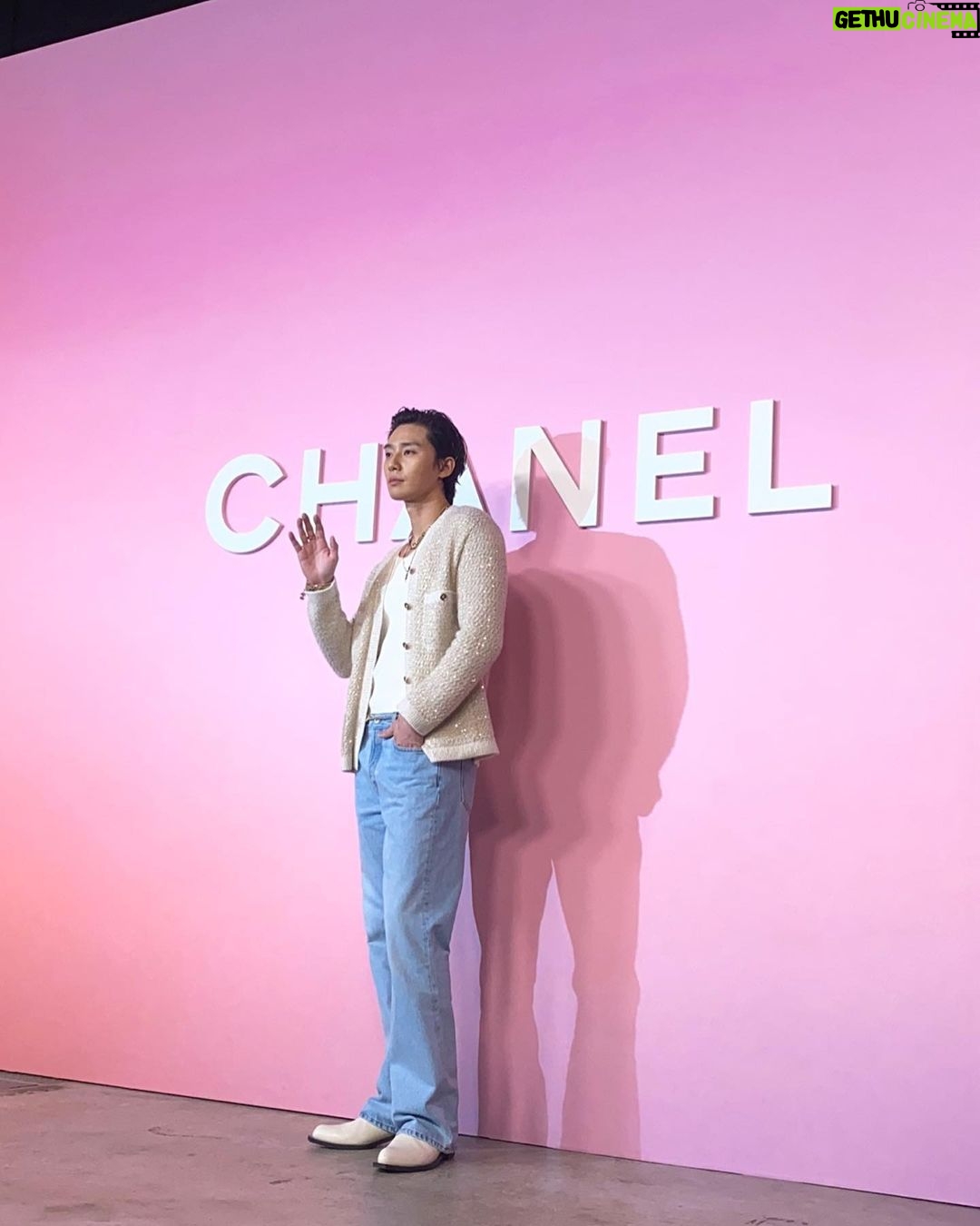 Park Seo-jun - 2.7 Million Likes - 💕💓💗💖💞💘💝
#CHANELMetiersdArt
#CHANELinTokyo
#CHANELShow