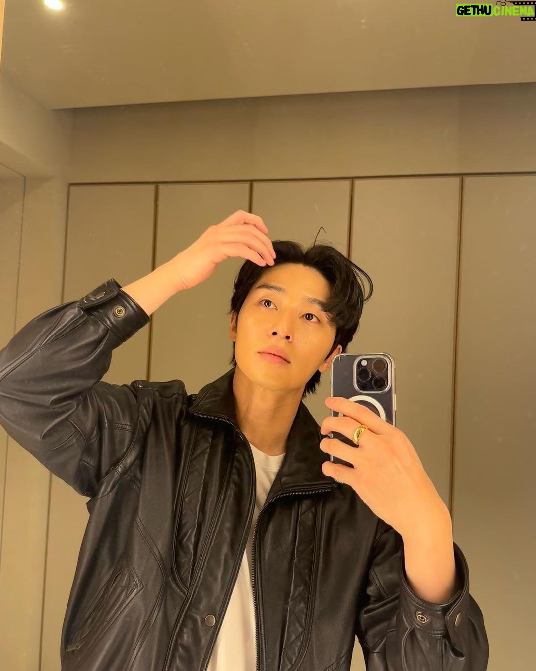 Park Seo-jun - 3.6 Million Likes - 🪞📸