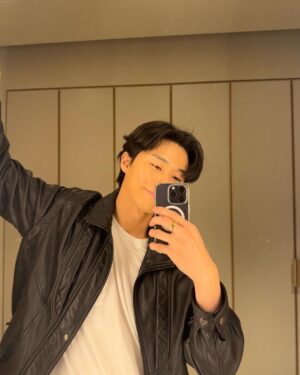 Park Seo-jun Instagram - 🪞📸
