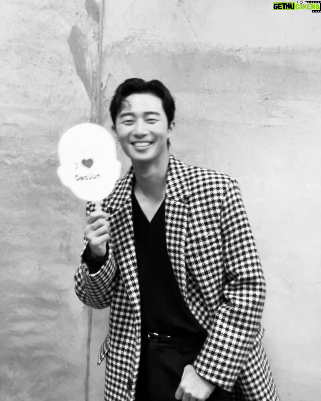 Park Seo-jun - 3.1 Million Likes - 감사해요 사랑해요 ❤️🔥
다들 건강하시고
얼른 또 만날 수 있길 🥹