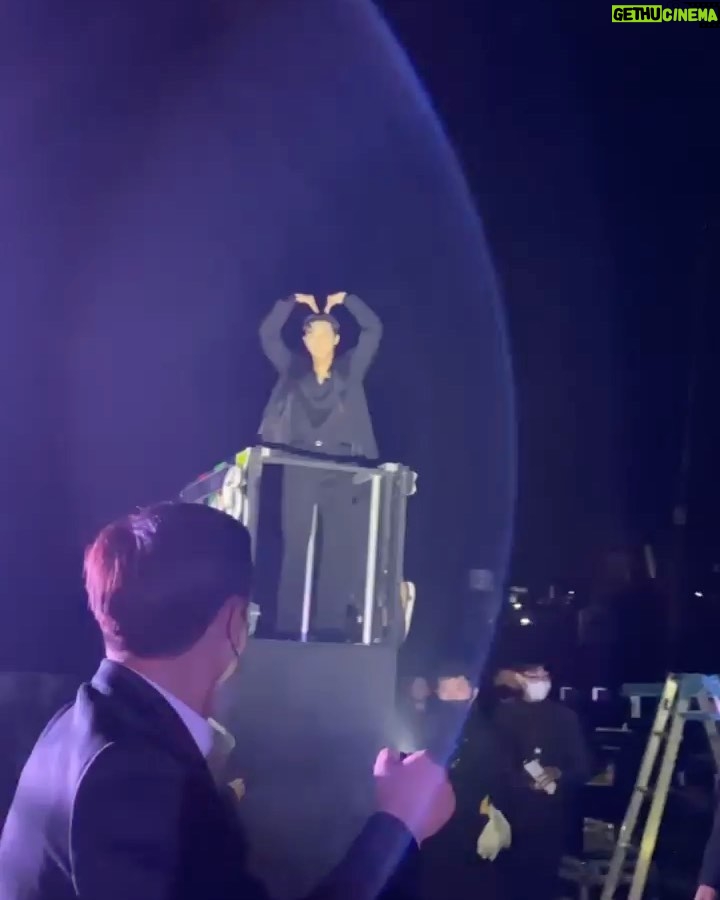 Park Seo-jun - 3.1 Million Likes - 감사해요 사랑해요 ❤️🔥
다들 건강하시고
얼른 또 만날 수 있길 🥹