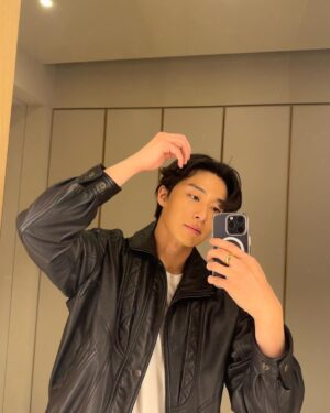 Park Seo-jun Instagram - 🪞📸