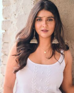 Parno Mittra Instagram - मसकली Outfit : @tilohri.india Photography : @visualsbyneal MuaH: @baban.islam.54 and bhumi