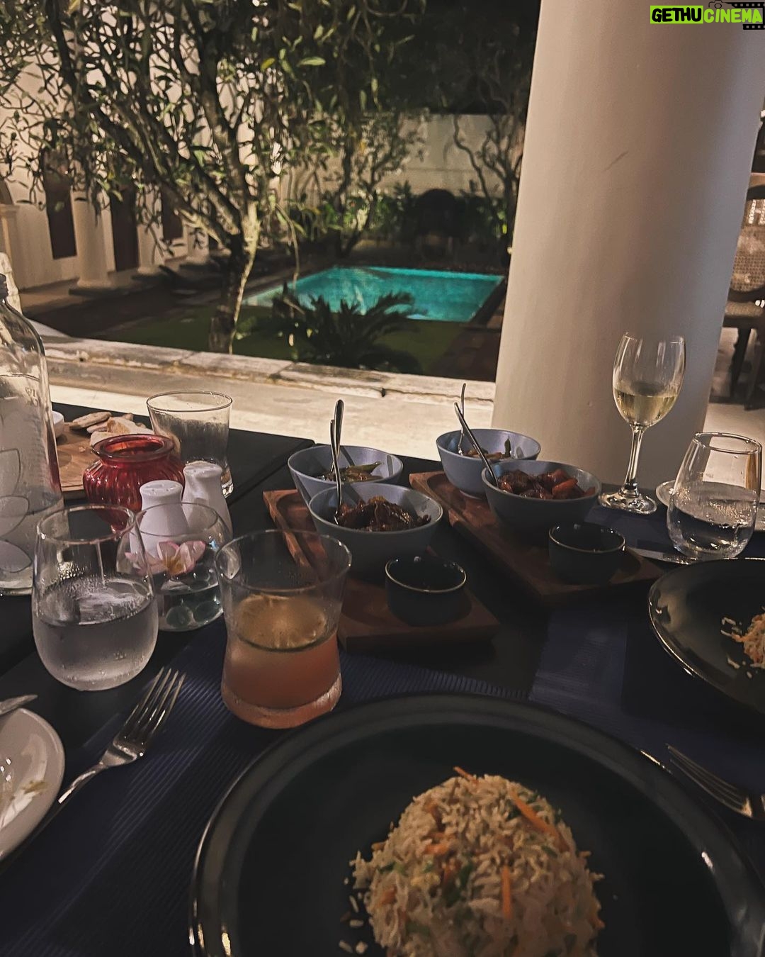 Parno Mittra Instagram - An evening well spent at @ropewalksl @galle_fort_hotel 🥂🥂 Thank you @aca_auntyclaireabroad , you are a riot! Lots of love to @riaangeorge 💖💖