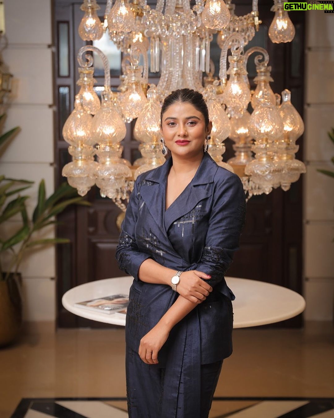Parno Mittra Instagram - At the FSP store launch Styling : @styleographbychikkygoenka Outfit: @kavyasinghkunduofficial Jewellery: @prismjewelryofficial