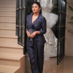 Parno Mittra Instagram - At the FSP store launch Styling : @styleographbychikkygoenka Outfit: @kavyasinghkunduofficial Jewellery: @prismjewelryofficial