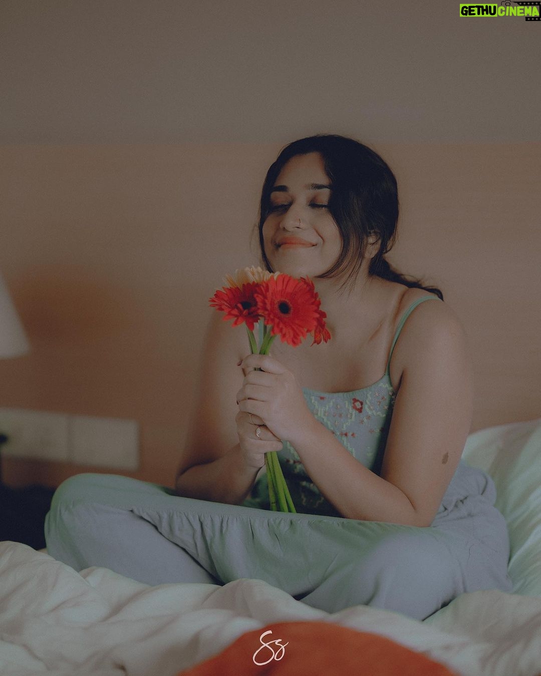 Parvathy R Krishna Instagram - A woman is like a rare flower, she blooms with the right amount of love and care πΌπΈπ πΈ : @storiesbysujith