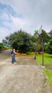 Parvathy R Krishna Instagram - അല്ലെങ്കിലും ദൈവം കഴിവുകൾ അങ്ങ് വാരിക്കോരിത്തരും … ഇതൊക്കെയെന്ത് 😋🫢 📷 : @tonyparackan 🤗🤗