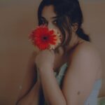 Parvathy R Krishna Instagram – A woman is like a rare flower, she blooms with the right amount of love and care πΌπΈπ
πΈ : @storiesbysujith