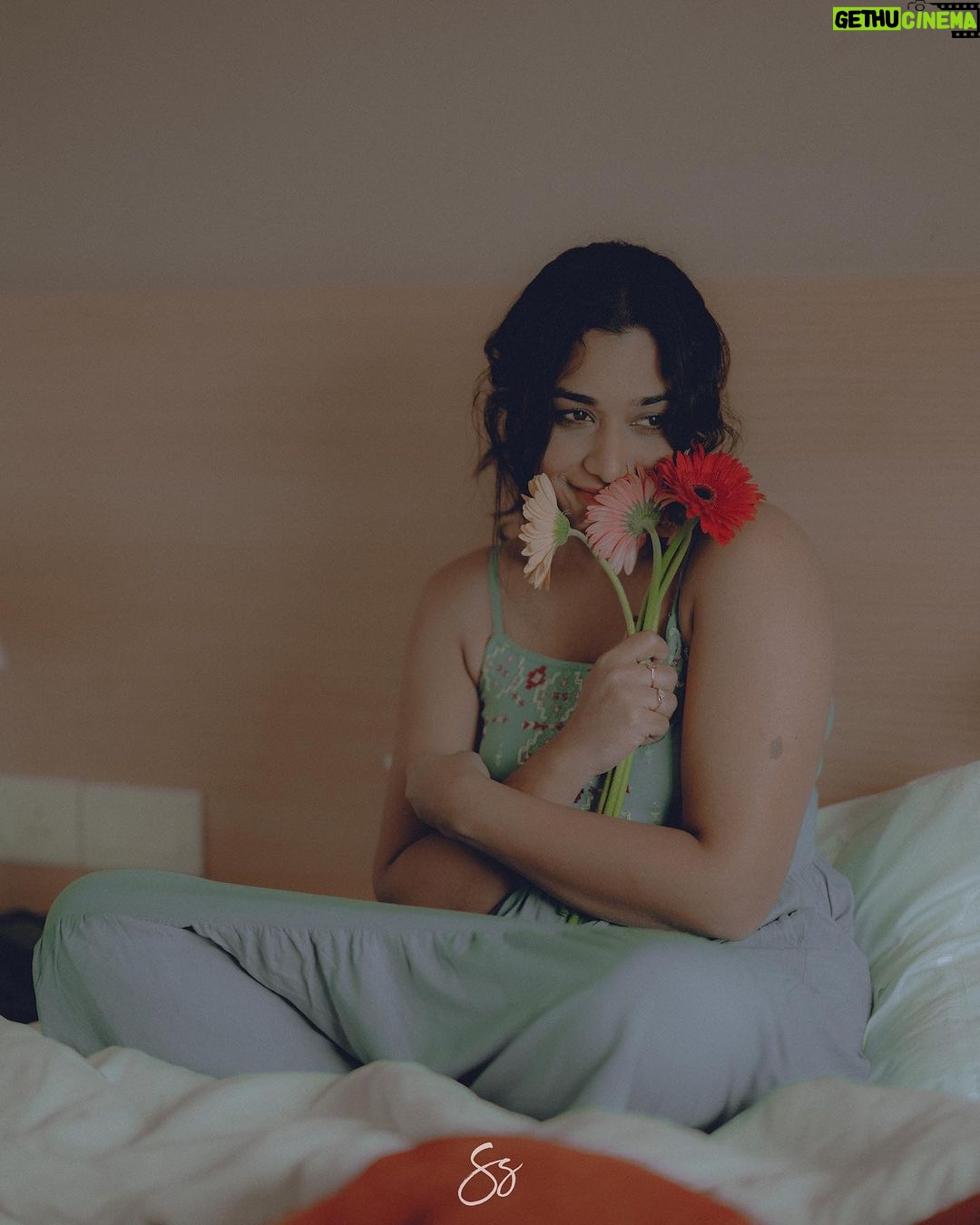 Parvathy R Krishna Instagram - A woman is like a rare flower, she blooms with the right amount of love and care πΌπΈπ πΈ : @storiesbysujith