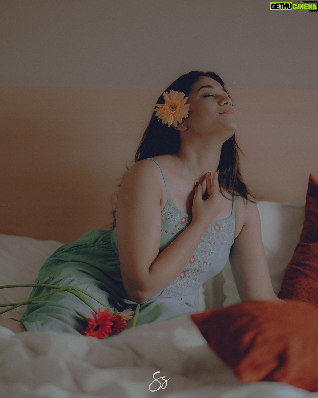 Parvathy R Krishna Instagram - A woman is like a rare flower, she blooms with the right amount of love and care πΌπΈπ πΈ : @storiesbysujith
